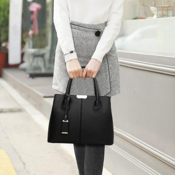 Bolsa Feminina de Ombro em Couro - Fabrine