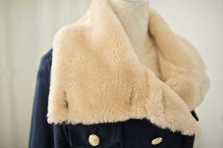Casaco Iara Feminino Peluciado - Edição Limitada