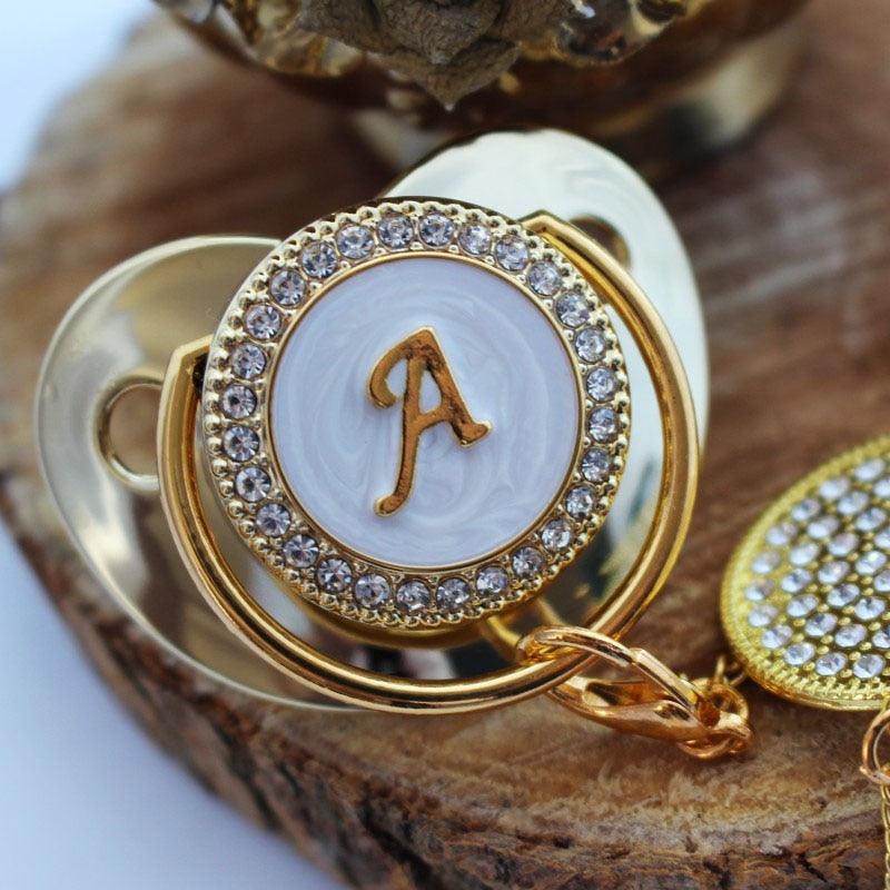 Chupeta Ouro Bling com a Letra Inicial do Seu Bebê - Lojas Promorin