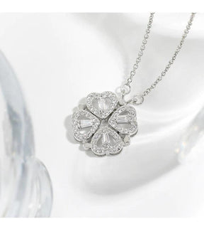 Colar trevo da sorte + caixa com 6 rosas - Lojas Promorin